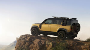 DEF 26MY TROPHY EDITION YELLOW 190625 03a